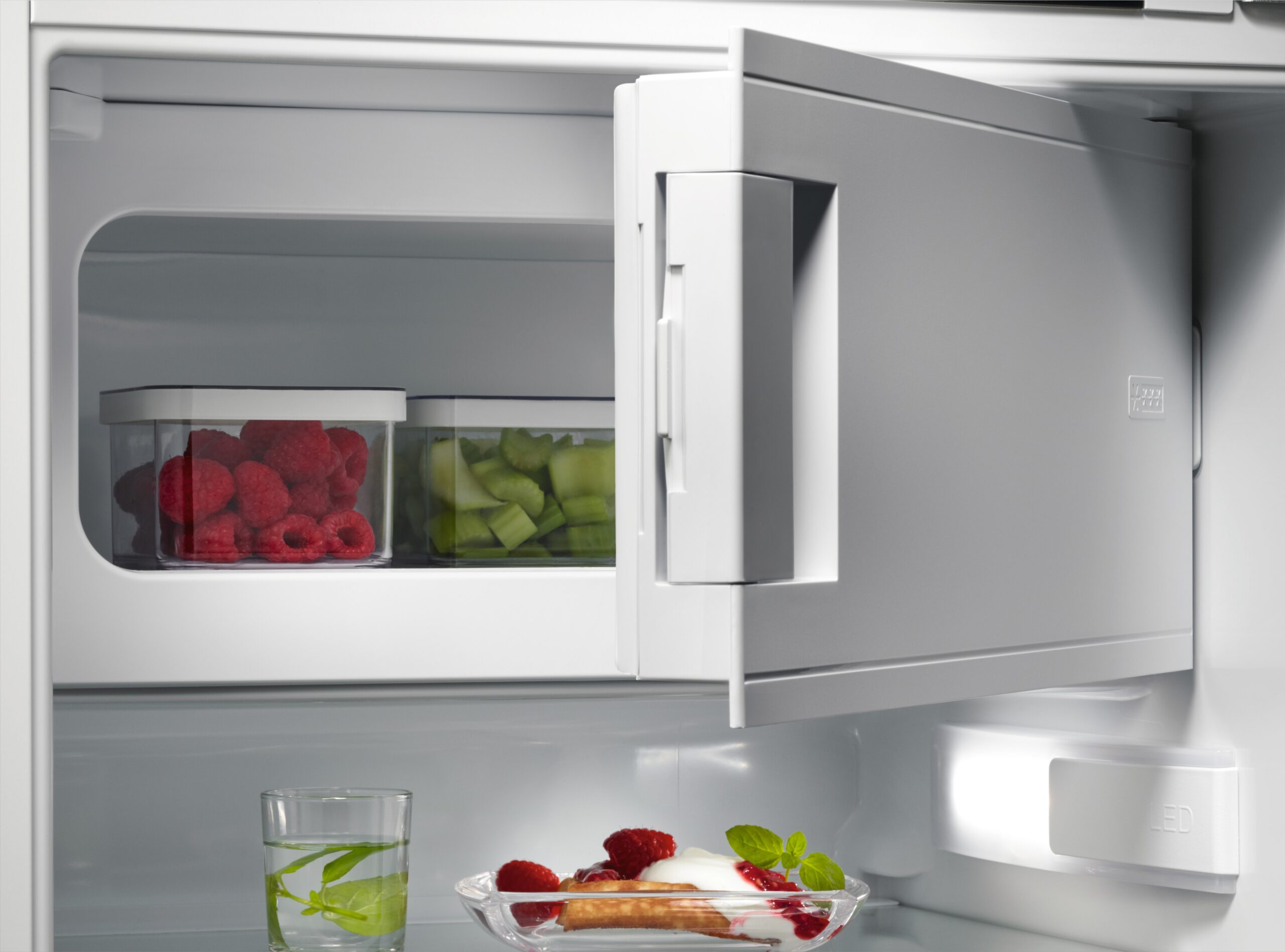 AEG Kühlschrank AIK1344R – Bild 3